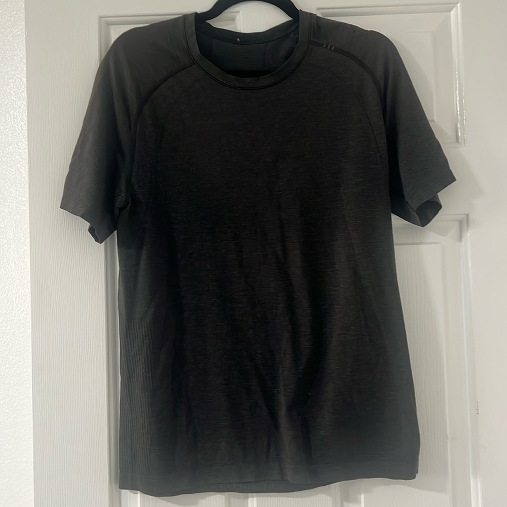 Lululemon live in practice tee size medium